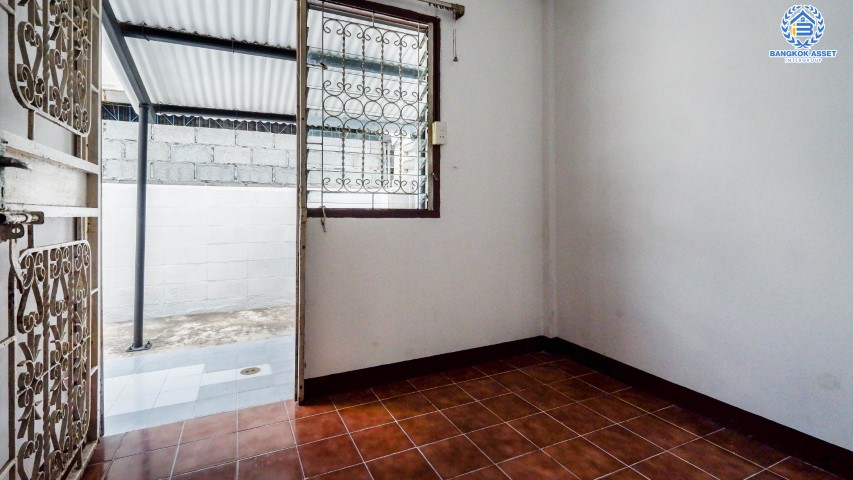 ทาวน์เฮ้าส์มือสอง ม.บัวทอง1 บางใหญ่-เซ็นทรัลเวสต์เกต เนื้อที่ 20 ตร.ว. ฟังก์ชัน 2 ห้องนอน 1 ห้องน้ำ บ้านพร้อมเข้าอยู่ บนทำเลศักยภาพ  ทำเลทอง!! เดินสะดวก เชื่อมต่อถนนหลายเส้นทาง ใกล้รถไฟฟ้าและทางด่วน ราคาสุดคุ้ม ห้ามพลาด!